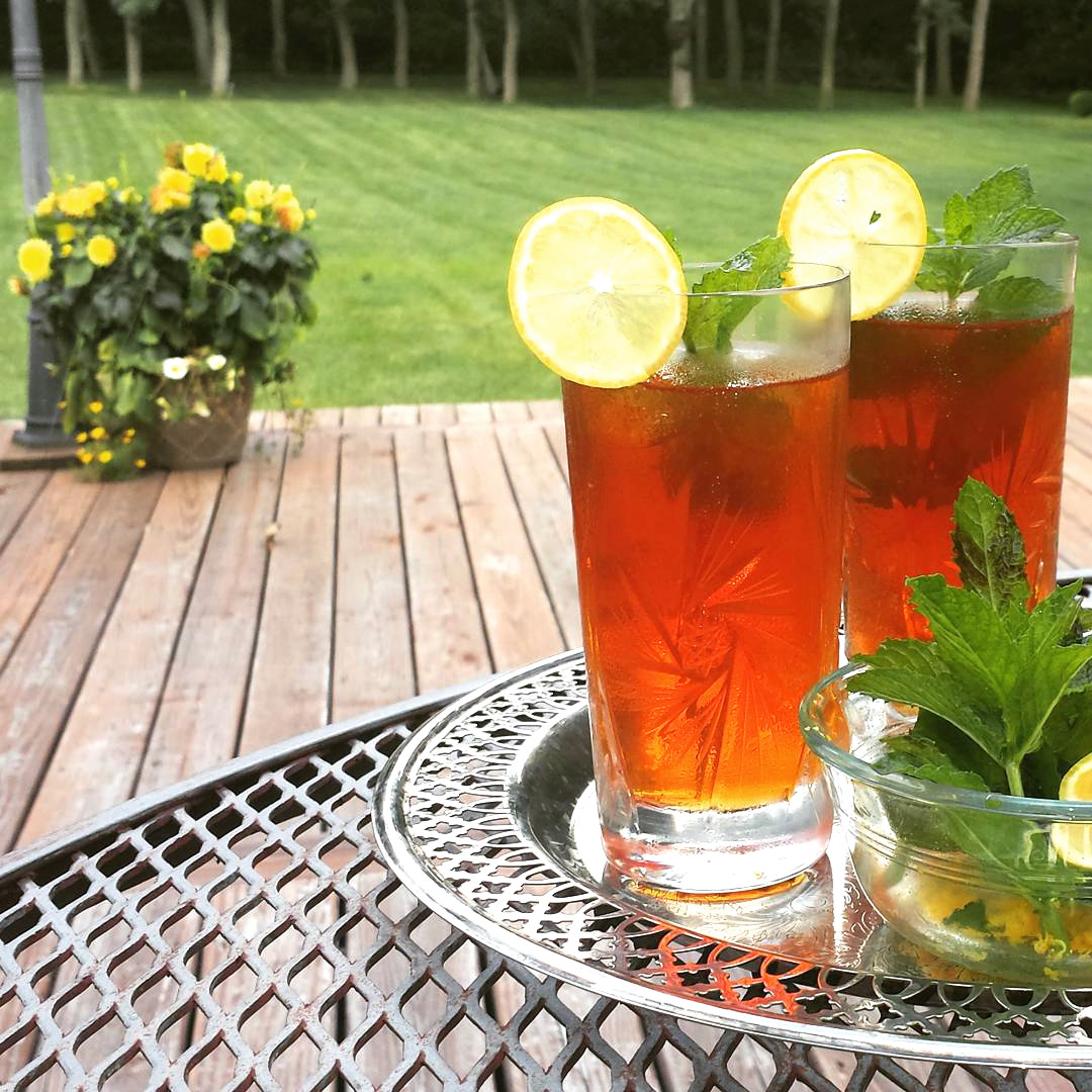 Lavender & Mint Infused Iced Tea – Basil & Roses